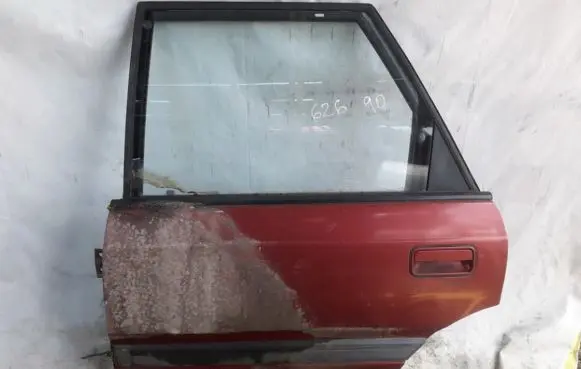 Mazda 626 Rear door RAUDONOS