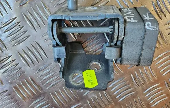 Citroen C5 Front door upper hinge