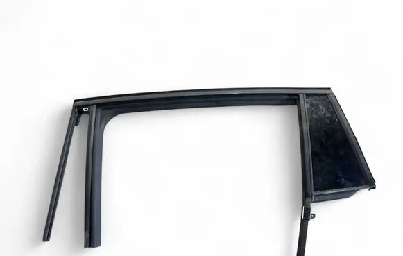 Opel Astra L Rear door window/glass frame 