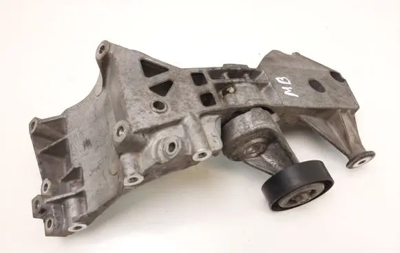 Mercedes-Benz A W169 Generator/alternator bracket A6402021040
