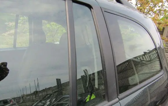 Opel Zafira A Rear side window 