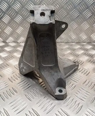 Audi A4 S4 B6 8E 8H Engine mounting bracket 8E0199308A