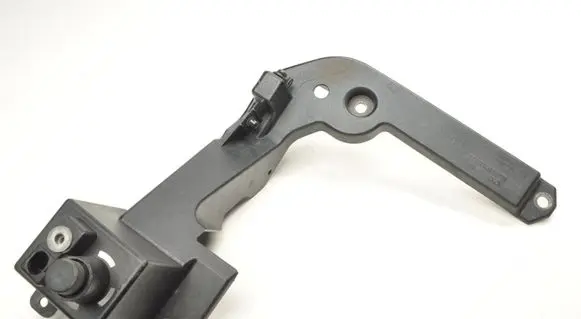Volvo XC40 Fender mounting bracket 32318691