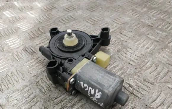 Volkswagen Golf VII Front door window regulator motor 5Q0959802B 0130822378