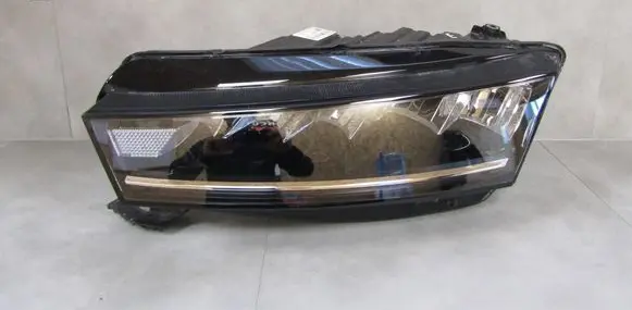 Skoda Octavia Mk4 Headlight/headlamp 5E4941015 030111823100 LE18A6418