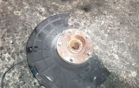 Fiat 500L Front wheel hub