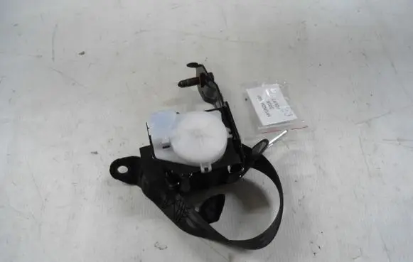 Hyundai i40 Seat belt trim 