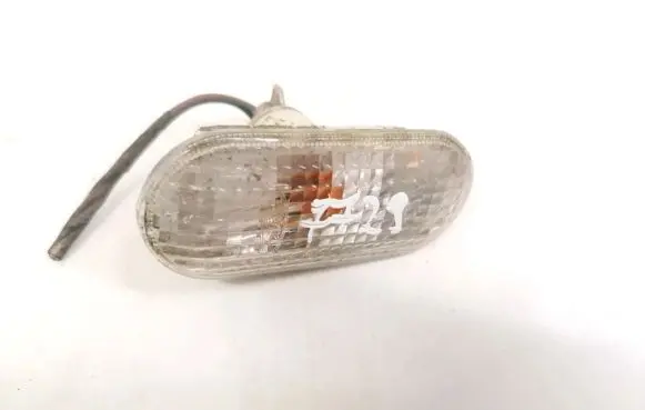 Ford Focus Front fender indicator light 4M5A13K309AA 4M5A-13K309AA