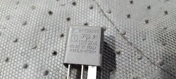 Opel Zafira A Other relay 24432680 702