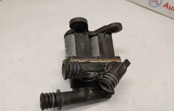 BMW 5 E34 Coolant heater control valve 1382299 64111382299 64111391958