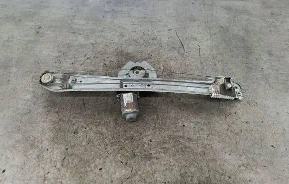 Renault Clio III Rear door window regulator with motor 
