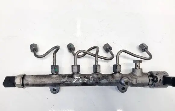 Mercedes-Benz C W204 Fuel main line pipe A6510700495 R9144Z240A