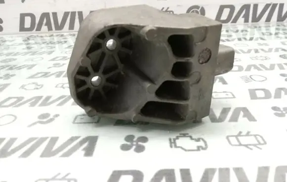 Maserati Ghibli Engine mounting bracket