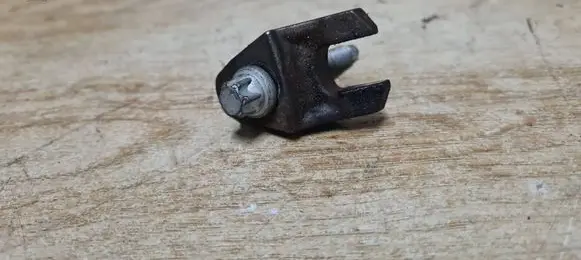 Volvo V40 Fuel Injector clamp holder 927034