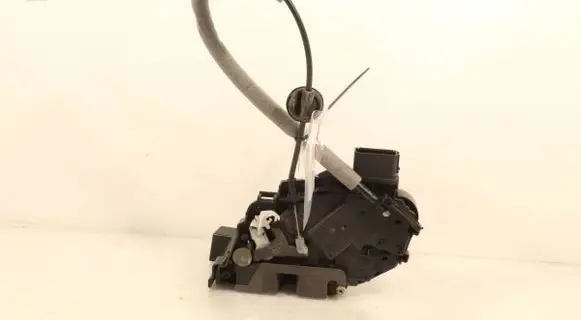 Volvo XC60 Front door lock 30799309