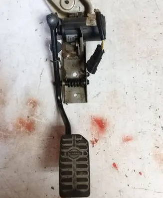 Nissan Almera N16 Accelerator throttle pedal B132215652 215652 10017700