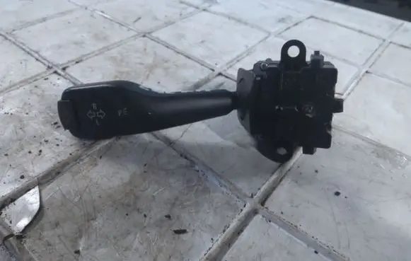 BMW 3 E46 Indicator stalk 8363668 01104010
