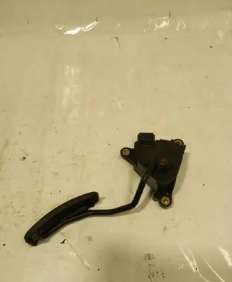 Renault Megane II Accelerator throttle pedal 8200153270 2474A 00571