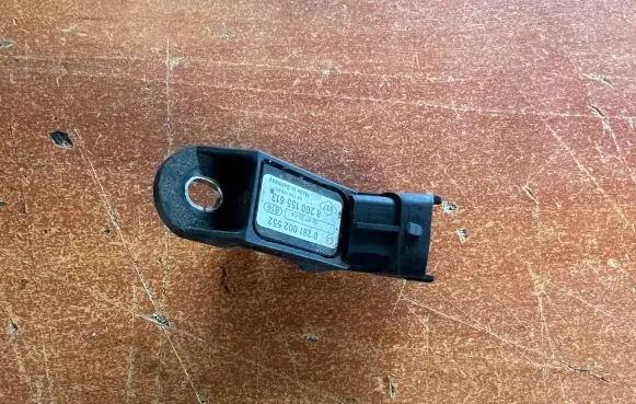 Nissan Almera N16 Air pressure sensor 8200155613 0281002552