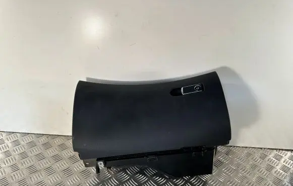 Glove box
