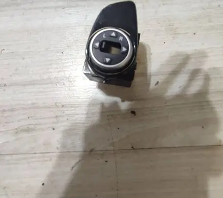 Hyundai i20 (GB IB) Wing mirror switch 299140228