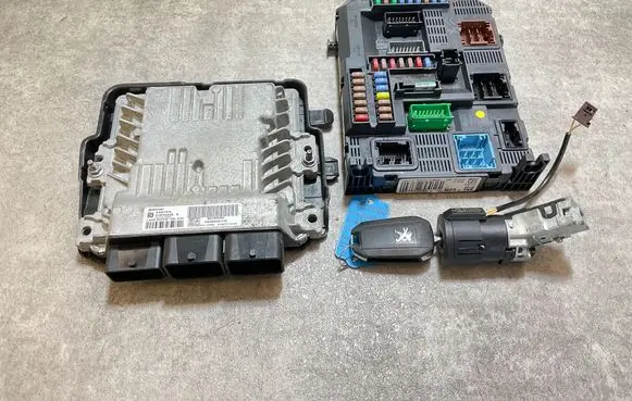Peugeot 2008 I Engine ECU kit and lock set S180123008B 9801622880 9666681180