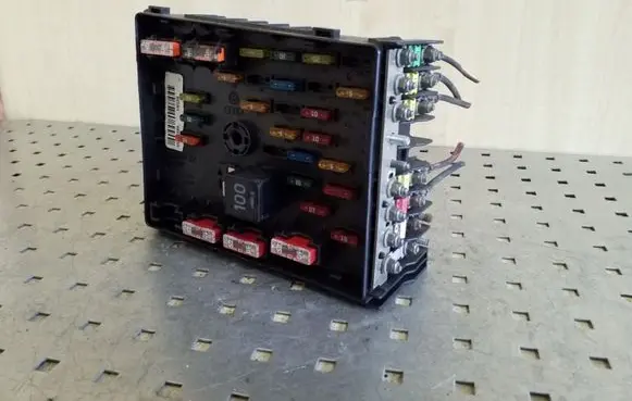 Volkswagen PASSAT CC Fuse box set 3C0937125