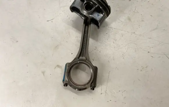 Piston with connecting rod