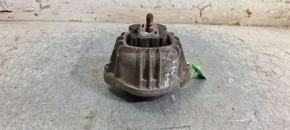 BMW 3 E90 E91 Engine mount vacuum valve 13981112 N53B30A