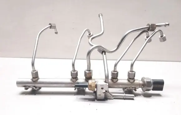 BMW 3 E90 E91 Fuel distributor 7537319 761431701