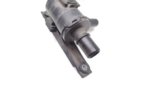 BMW i8 Valve vacuum 7378063