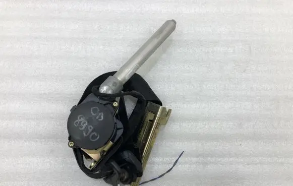 Mercedes-Benz C W202 Front seatbelt