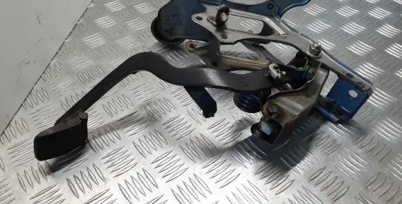 Lexus IS 220D-250-350 Clutch pedal 