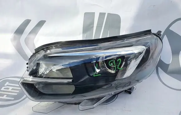 Opel Vivaro Headlight/headlamp