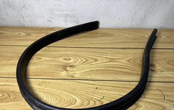 Audi Q7 4L Engine compartment rubber 4L0823727