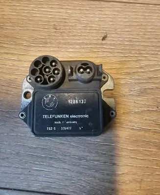 BMW 3 E30 Ignition amplifier control unit 1286137 335427 JS74S