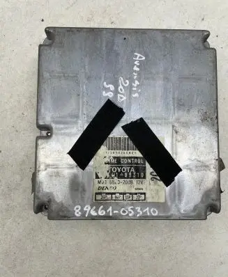 Toyota Avensis T220 Engine control unit/module 1758002008 MB158002008 106105310