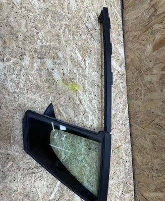 Citroen C3 Front door vent window glass four-door E000255 43R00048