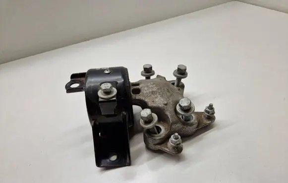 Buick Encore I Engine mount bracket 42476587 573AYM000