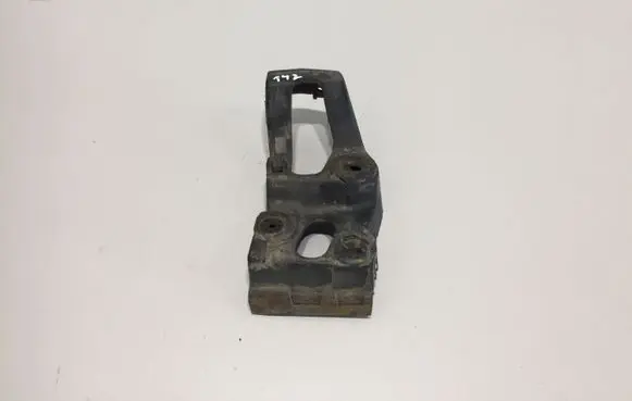 Audi A4 S4 B7 8E 8H Fender mounting bracket 8D0145177Q