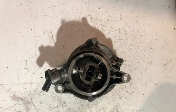 BMW X5 E70 Vacuum pump 11667635657