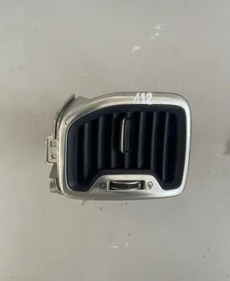 KIA Sportage Dash center air vent grill F03880001A 97480