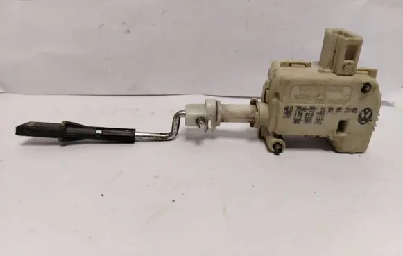 Volkswagen Touran I Central locking motor 1T0810773 3B0959782