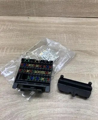 Opel Omega B1 Fuse module 90565980 6238018
