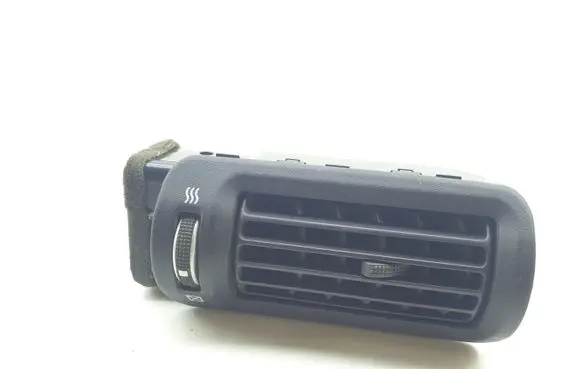 Hyundai Santa Fe Dash center air vent grill U044673800