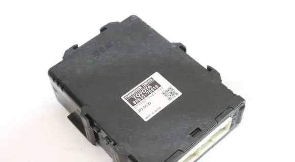 Toyota Auris E180 Gearbox control unit/module 8953575010