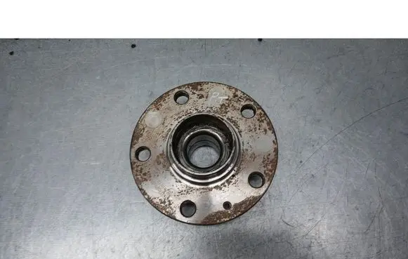 Volkswagen PASSAT B6 Rear wheel bearing hub 