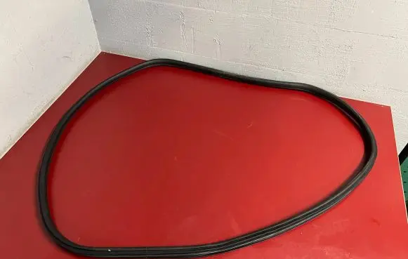 Rear door rubber seal (on body)