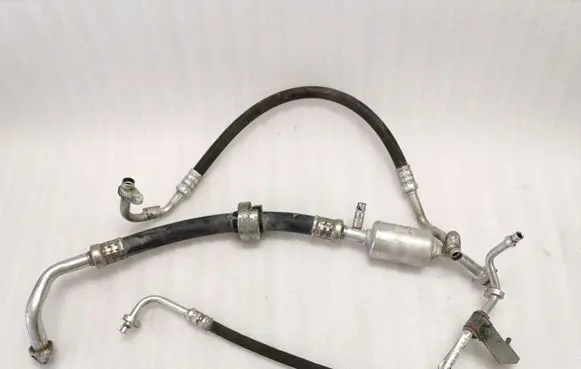 Dacia Sandero Air conditioning (A/C) pipe/hose 924905936 924542015 924408188