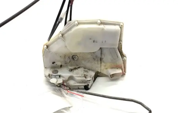 Suzuki Swift I Front door lock 
